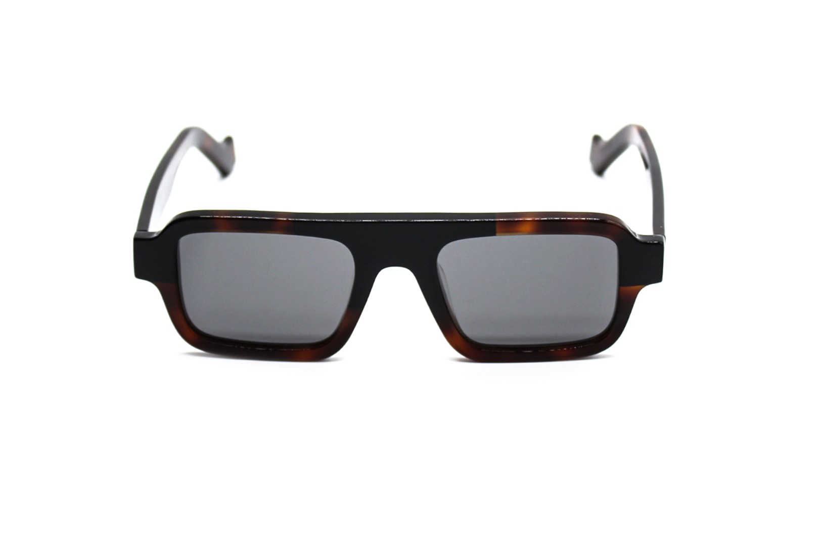 Солнцезащитные очки LOEWE	LW40021U